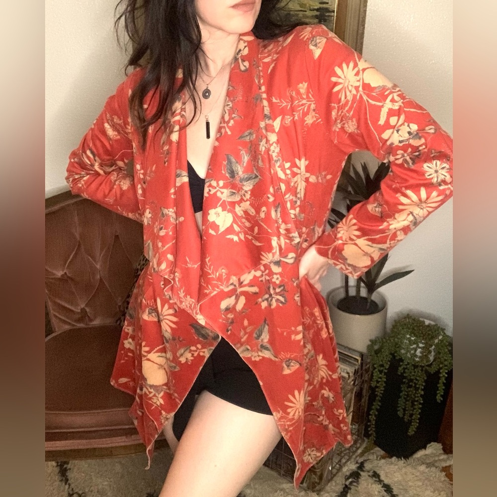 Solitaire Red Floral Faux Suede Kimono - Picture 14 of 14